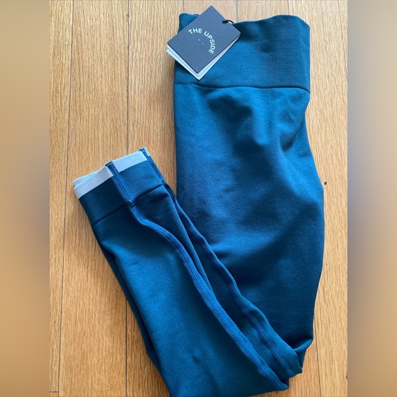 The Outset 2 piece set - Form Seamless Bronte Bra & 25in Midi Pant-Pool Blue -L - Picture 7 of 10